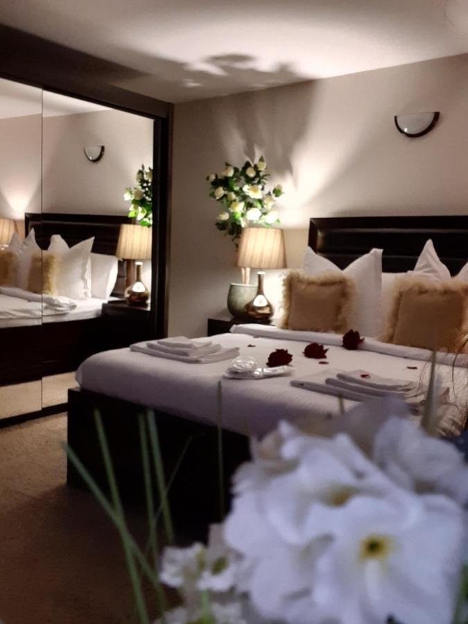 Casa Maria Roses Hotel Rîşnov Esterno foto