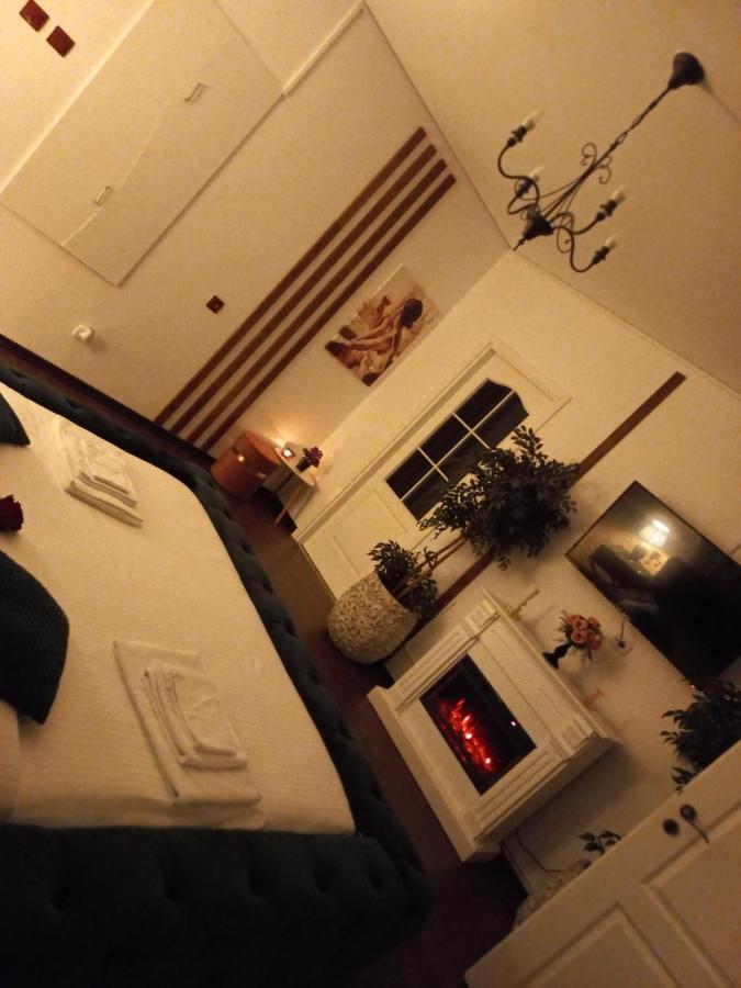 Casa Maria Roses Hotel Rîşnov Esterno foto