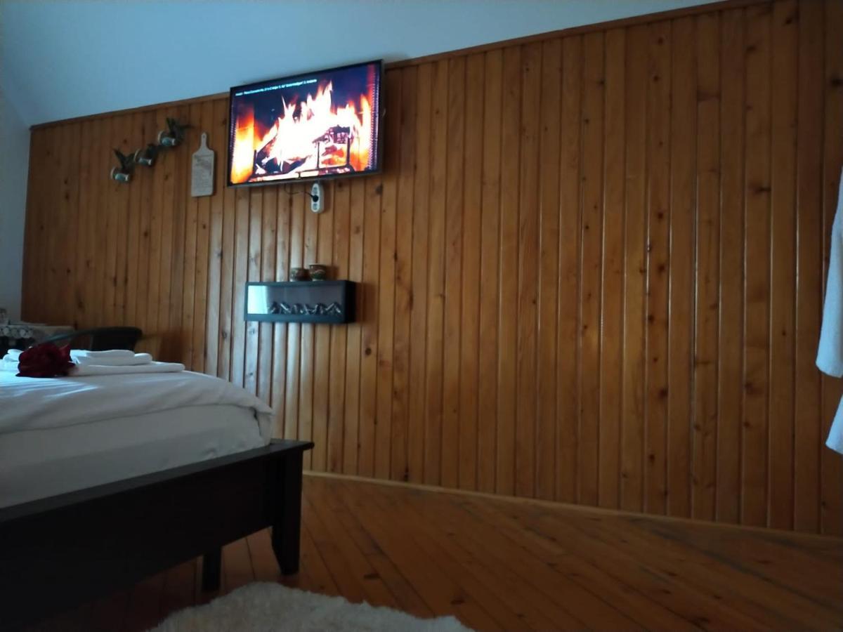 Casa Maria Roses Hotel Rîşnov Esterno foto